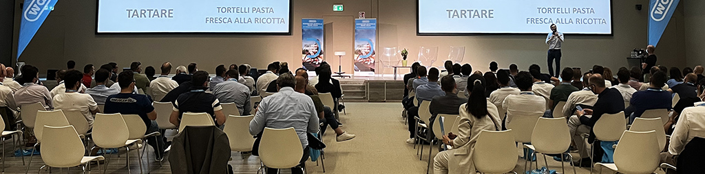 sala eventi aziendali sedute palco